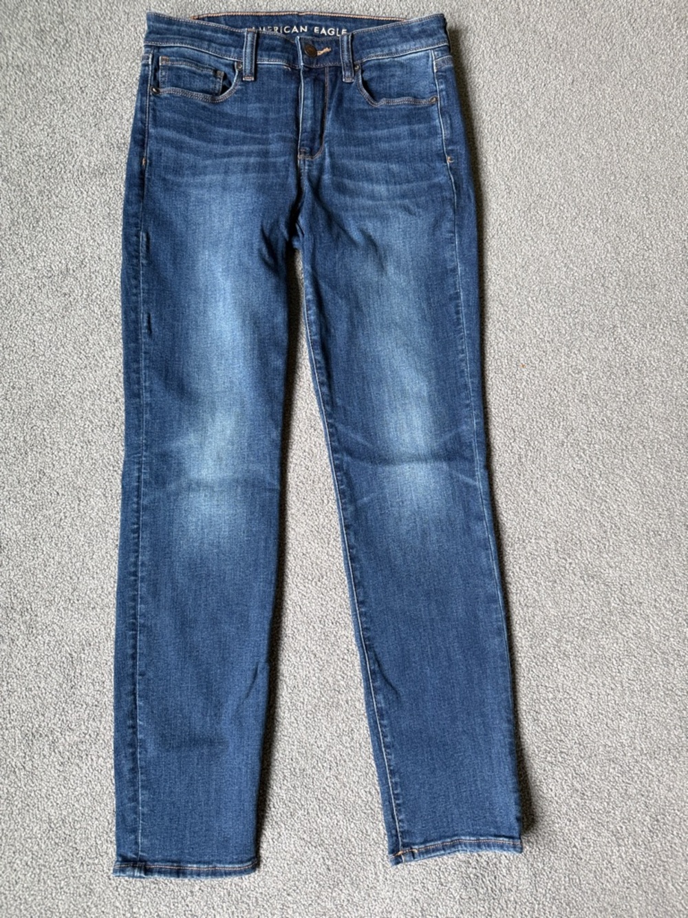 American Eagle Outfitters Women's Straight Leg Jeans in Medium Blue Wash